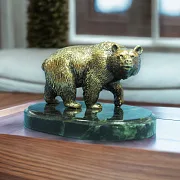 На память: Бронзовая статуэтка «Медведь таежный» на змеевике — фотография 1