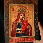 Подарочная икона Богоматери "Избавительница от бед страждущих — фотография 2