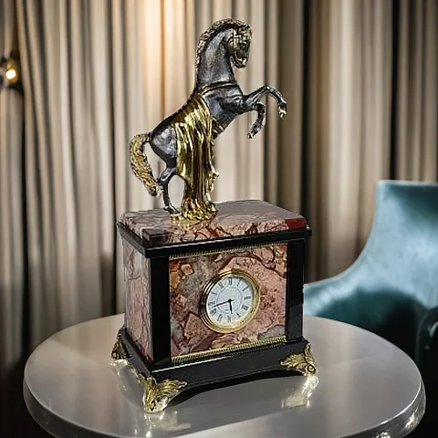 На память: Каминные часы «Конь» из яшмы и долерита, 155×95×290 мм