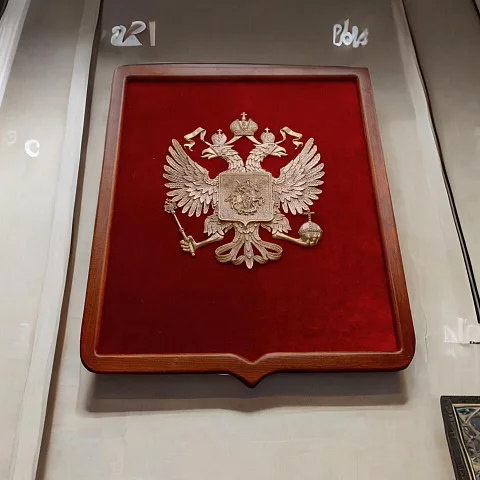 В подарок: Панно «Герб России» с геральдической рамкой, большое