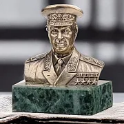 На память: Бронзовый бюст «Жуков Г.К.» — фотография 1