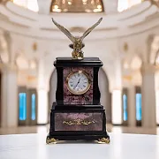 Подарочные сувенирные настольные часы «Орел» из родонита — фотография 1