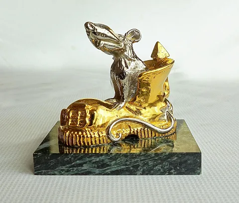 На память: Фигурка из бронзы «Крыса в домике»