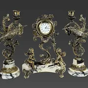 Подарочные каминные часы «Колибри» из мрамора с канделябрами — фотография 2