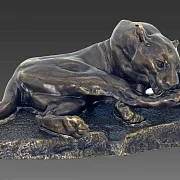 Бронзовая композиция «Львица» — оригинальный подарок — фотография 2