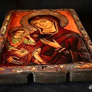 Подарочная икона Богоматери "Одигитрия" с подтавкой — фотография 4