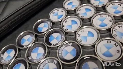 Подарочный комплект стальных фишек для нард «BMW»