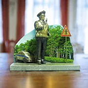 Подарочный бронзовый сувенир «За безопасность движения» — фотография 1