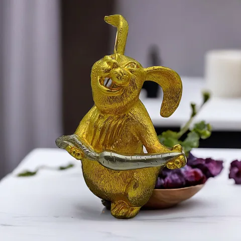 На память: Статуэтка «Кролик с морковкой» из бронзы