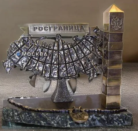 Бронзовая статуэтка «Росграница (граница на замке)» — красивый подарок